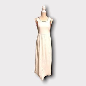 Romeo & Juliet Couture | NWT Women’s White Maxi Dress Embroidered Design Small